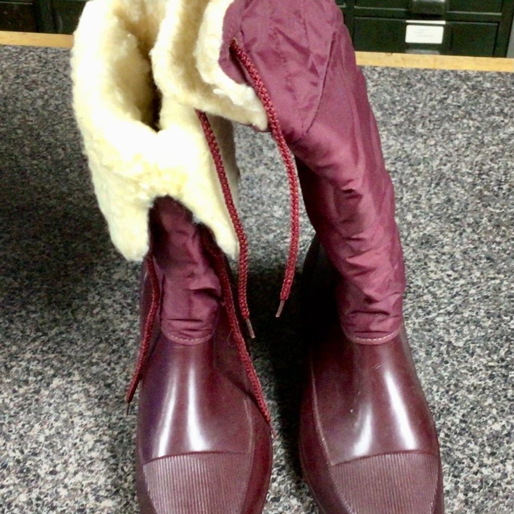Weather proof winter boot - Picture 2 of 3